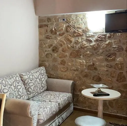 Paramythenio Konukevi 4*